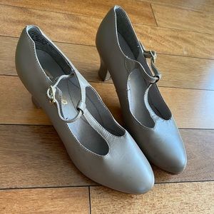 Capezio Character Shoe 7.5